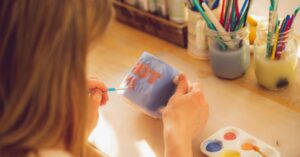 הכירו את Color Cafe – המקום שבו היצירתיות פוגשת את הקרמיקה